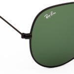Ray-Ban Aviator sunglasses with green UV protection lenses – classic unisex design